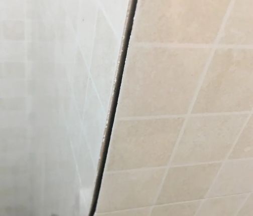皇姑瓷砖空鼓维修公司分享阳台瓷砖脱落的修复过程可以分为以下几个步骤